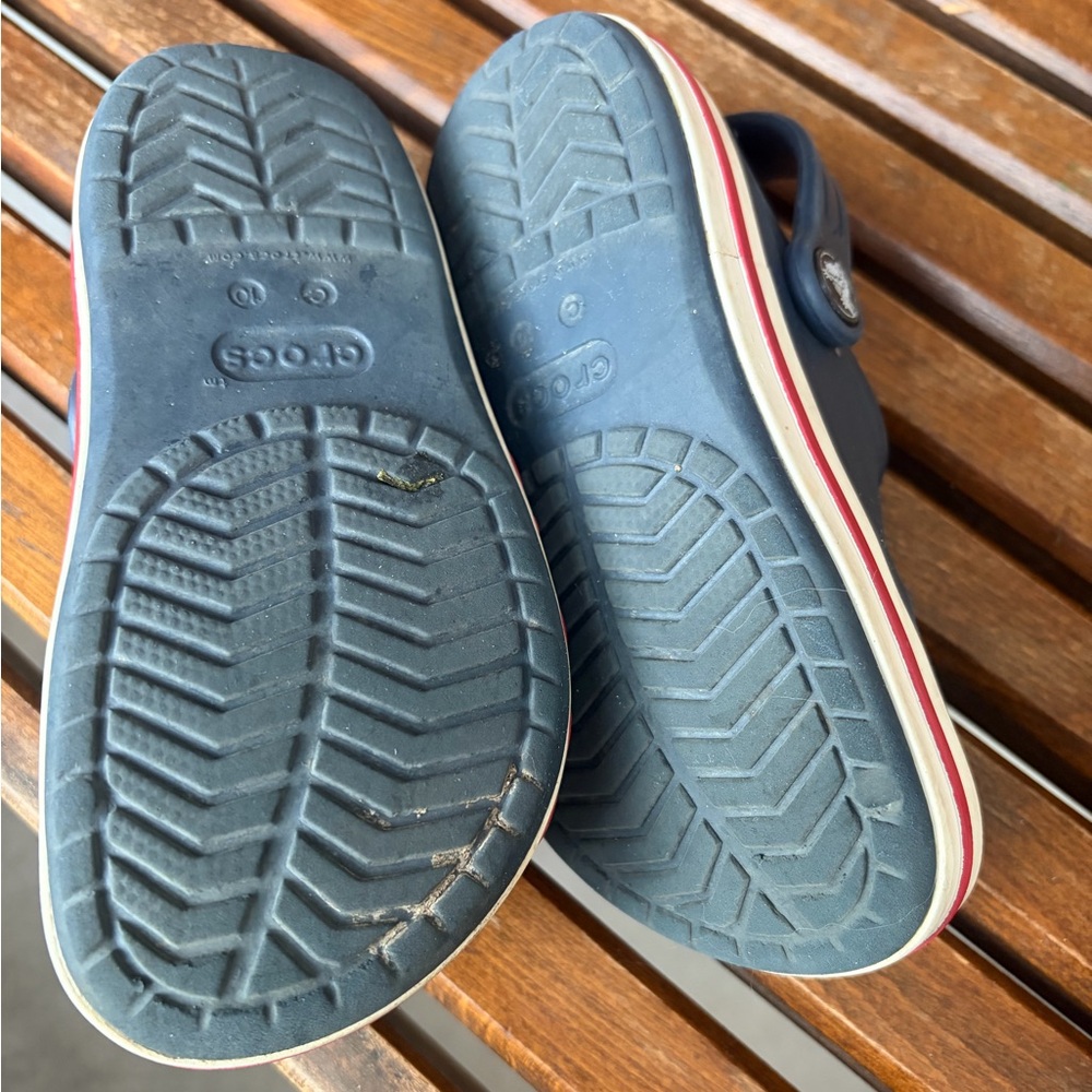 CROCS Kids Blue Clogs with Red Accents size 10 - Picture 3 of 3